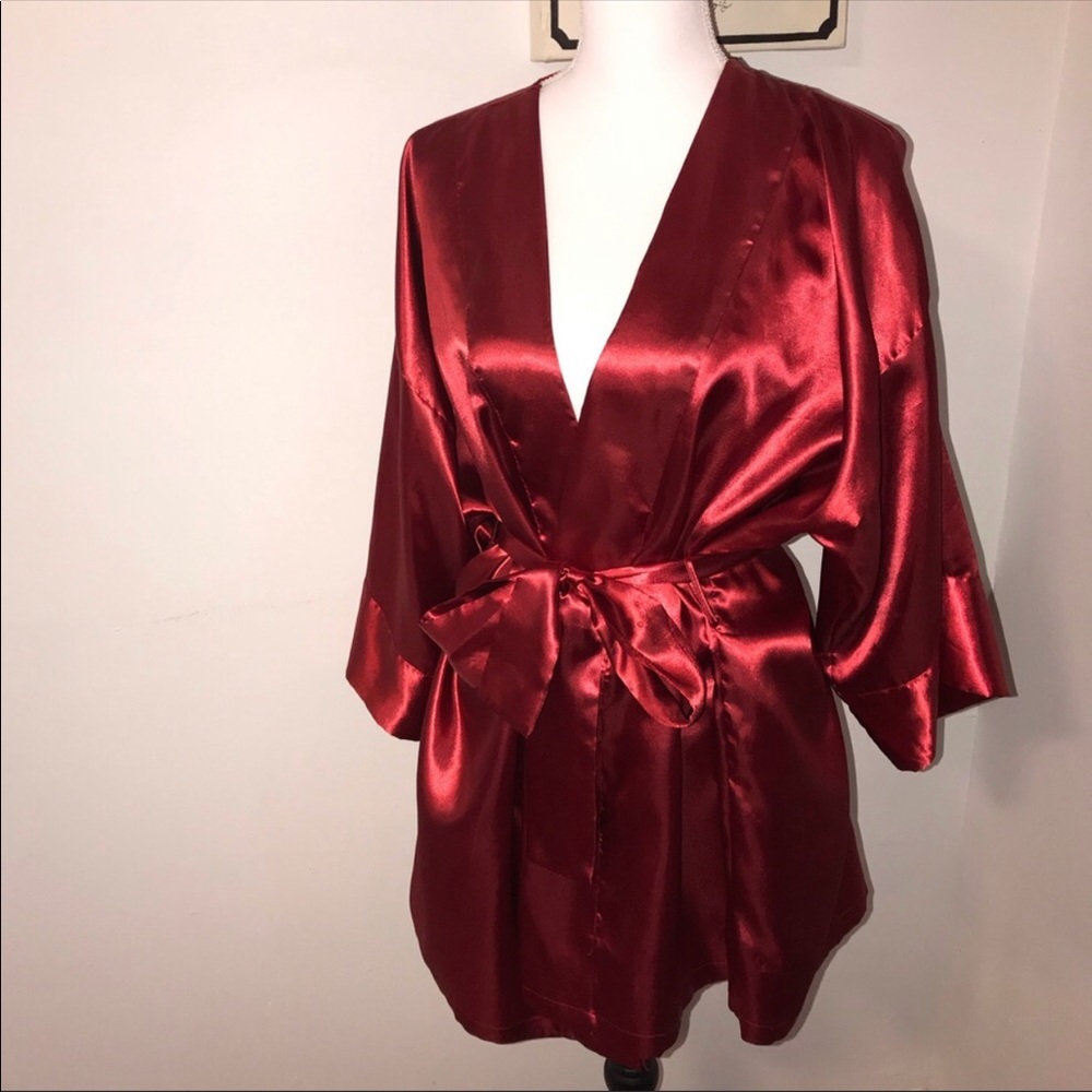 Leonie red robe
